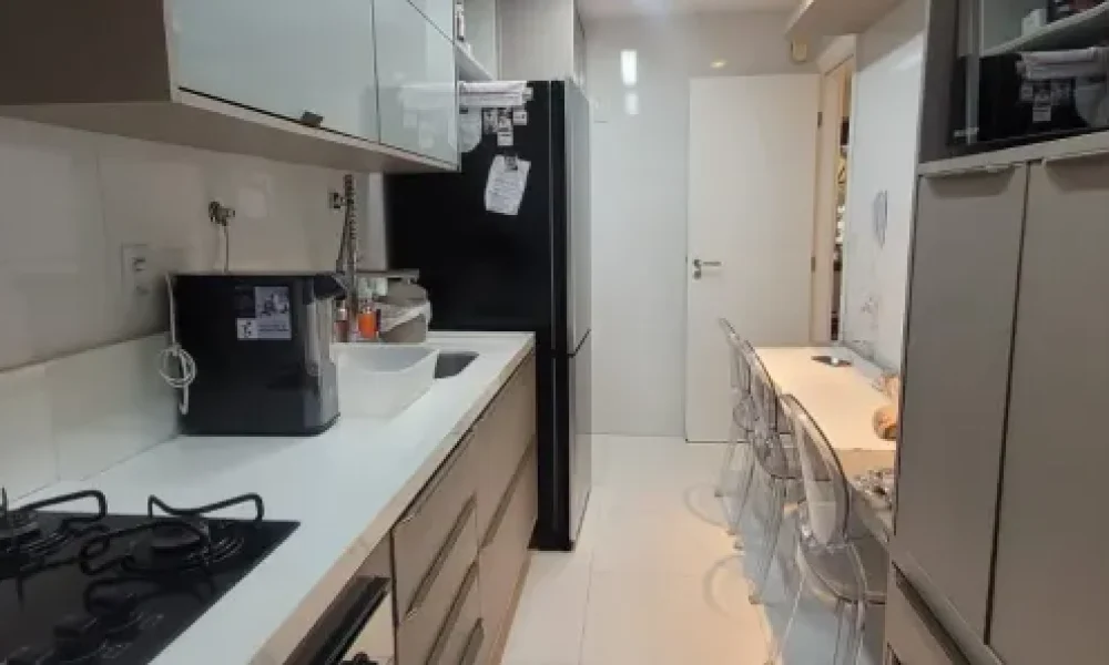 Apartamento com 3 Quartos para alugar, 105m² - (20)