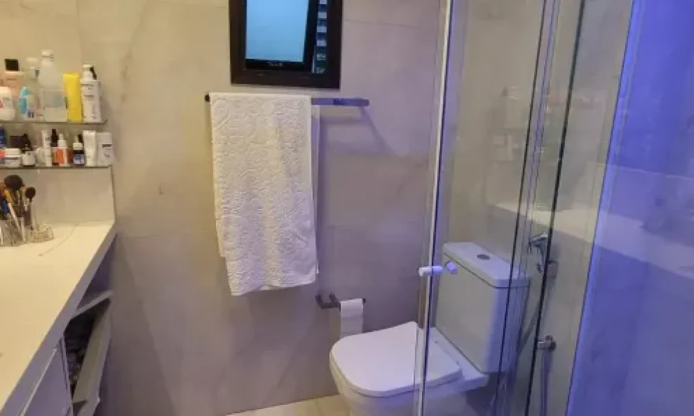 Apartamento com 3 Quartos para alugar, 105m² - (27)