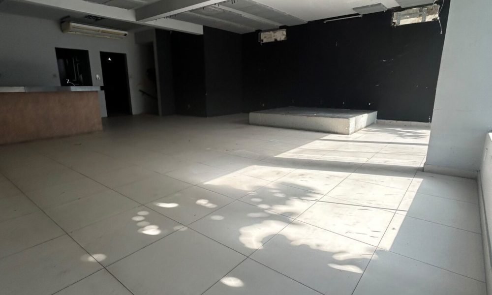 Grande ponto comercial, 456m² de área total e 222m² construída! (2)